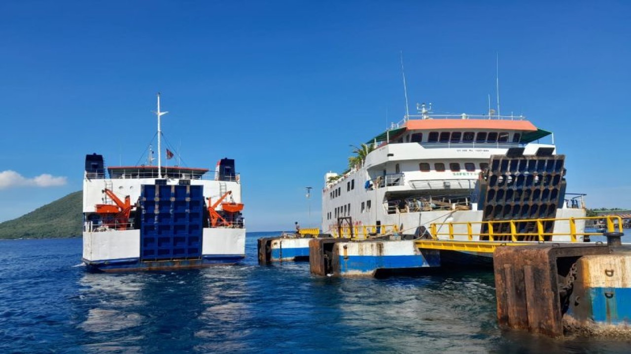 PT ASDP Indonesia Ferry Cabang Ternate, menyiapkan tambahan sebanyak lima unit kapal untuk melayani masyarakat di daerah ini selama liburan lebaran Idul Adha 1444 Hijriah tahun 2023, Rabu (28/6/2023). ANTARA/Abdul Fatah (Abdul Fatah)