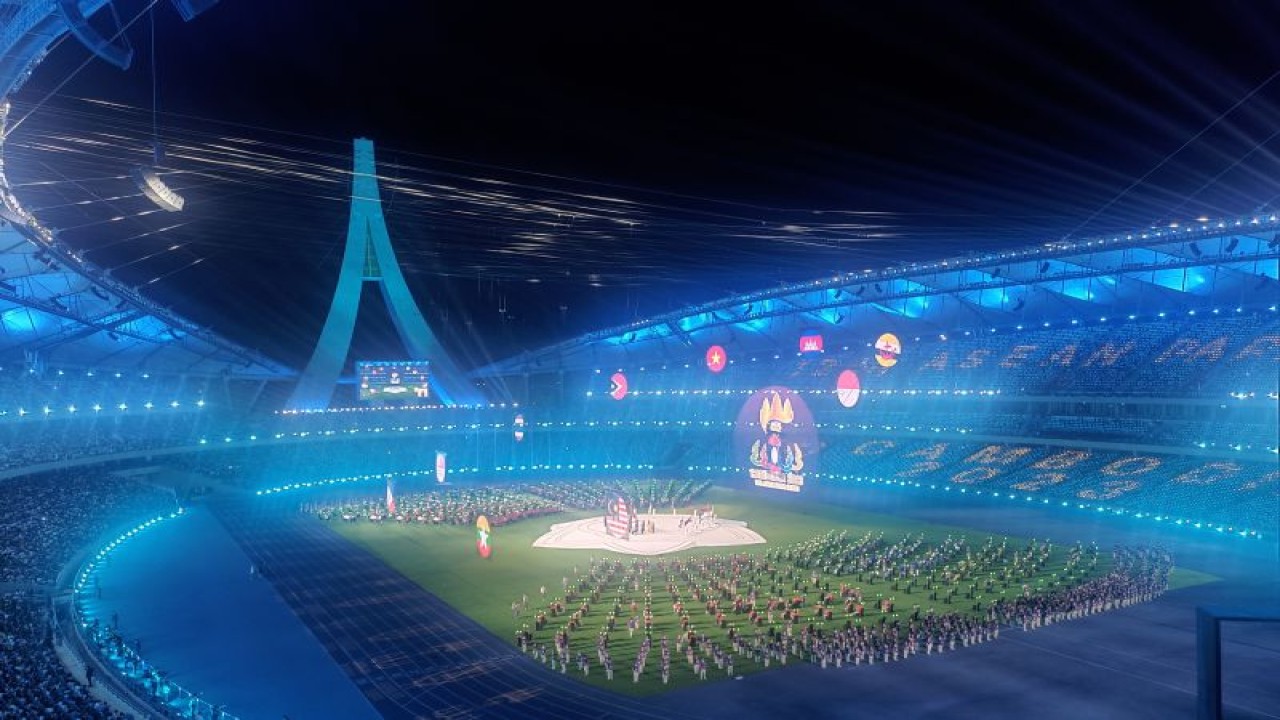 Suasana acara penutupan ASEAN Para Games 2023 di Morodok Techo National Stadium, Phnom Penh pada Jumat malam 09 Juni 2023. (ANTARA/Hendri Sukma Indrawan)