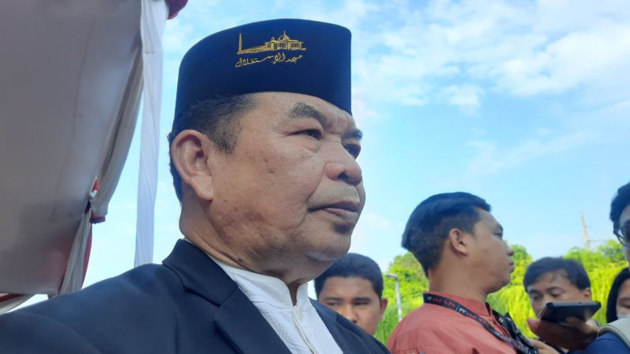 Pelaksana Tugas Ketua Harian Masjid Istiqlal Jakarta Laksmana Pertama (Purn) Asep Saepudin ditemui di Jakarta, Kamis (29/6/2023). (ANTARA/Sean Filo Muhamad)