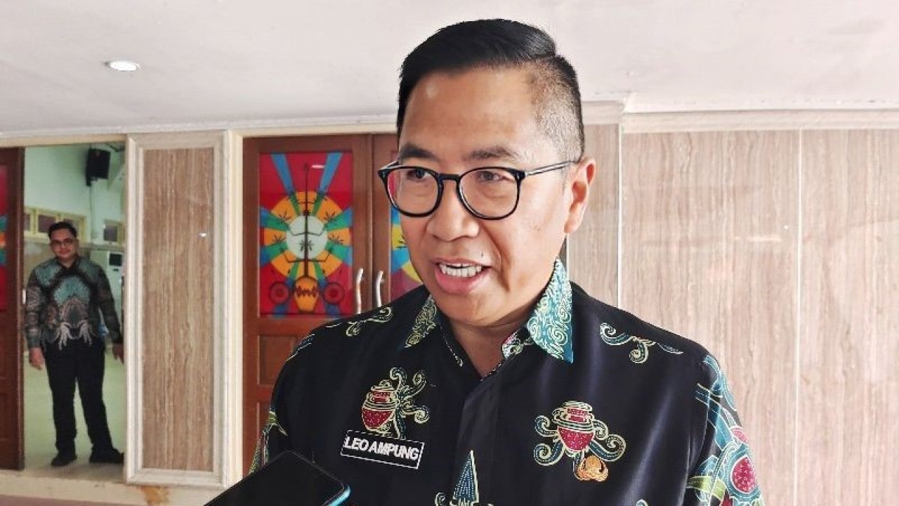Asisten Perekonomian dan Pembangunan (Ekbang) Setda Kalteng Leonard S. Ampung. (ANTARA/Muhammad Arif Hidayat)