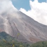 Badan Geologi harap warga waspadai awan panas guguran Karangetang-1687333482