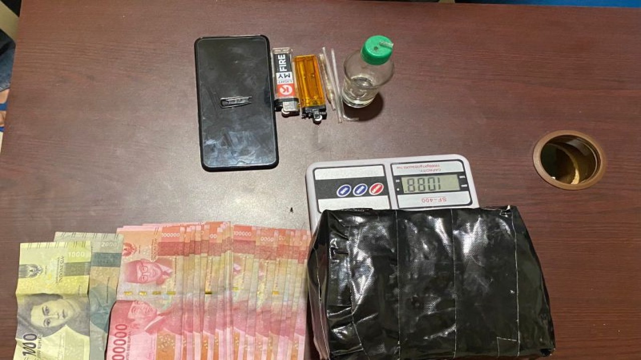 Barang bukti sabu yang berhasil diamankan petugas kepolisian. (ANTARA/HO-Humas Polda Kepri