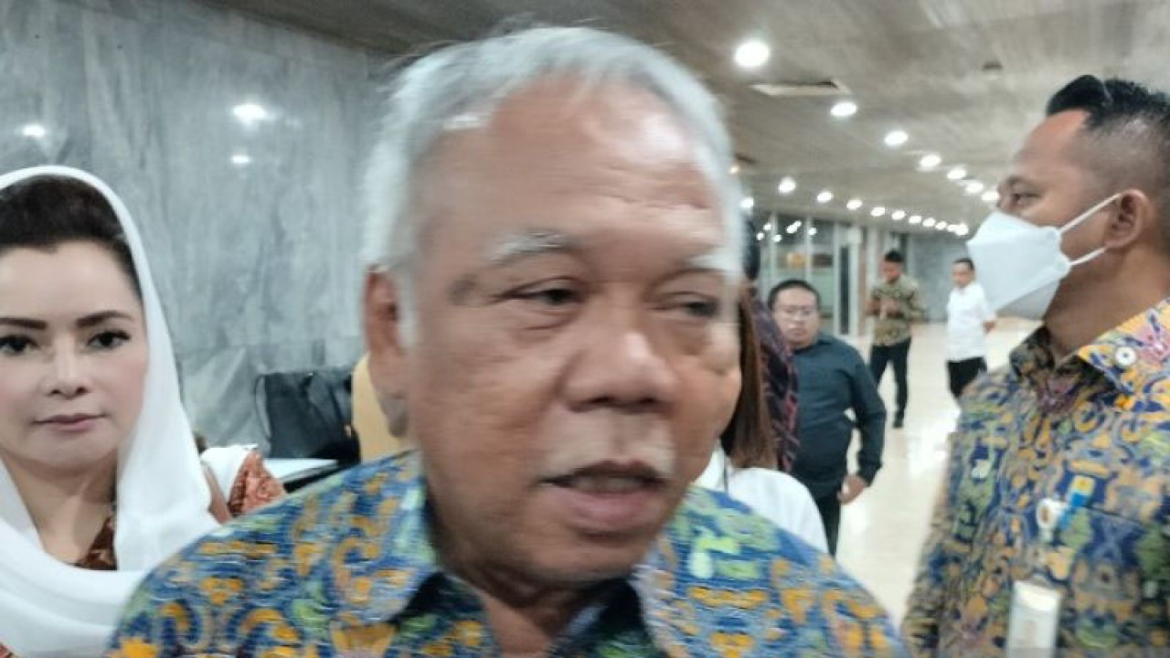 Menteri PUPR Basuki Hadimuljono menyampaikan keterangan kepada awak media di Gedung DPR RI, Jakarta, Rabu (7/6/2023). ANTARA/Aji Cakti