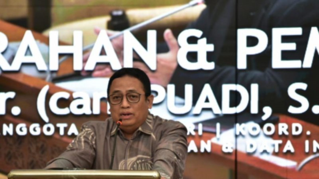 Anggota Bawaslu RI Puadi saat membuka kegiatan Sosialisasi Petunjuk Teknis Penanganan pada Pemilu 2024 di Palu, Sulawesi Tengah, Senin (5/6/2023). ANTARA/HO-Humas Bawaslu RI