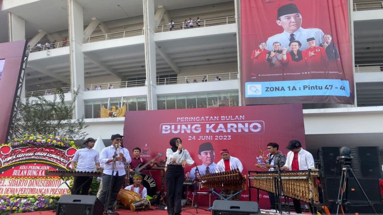 Pertunjukan seni dan budaya awali Puncak Bulan Bung Karno 2023 di Gelora Bung Karno, Jakarta, Sabtu (24/6/2023). (ANTARA/HO-PDIP)