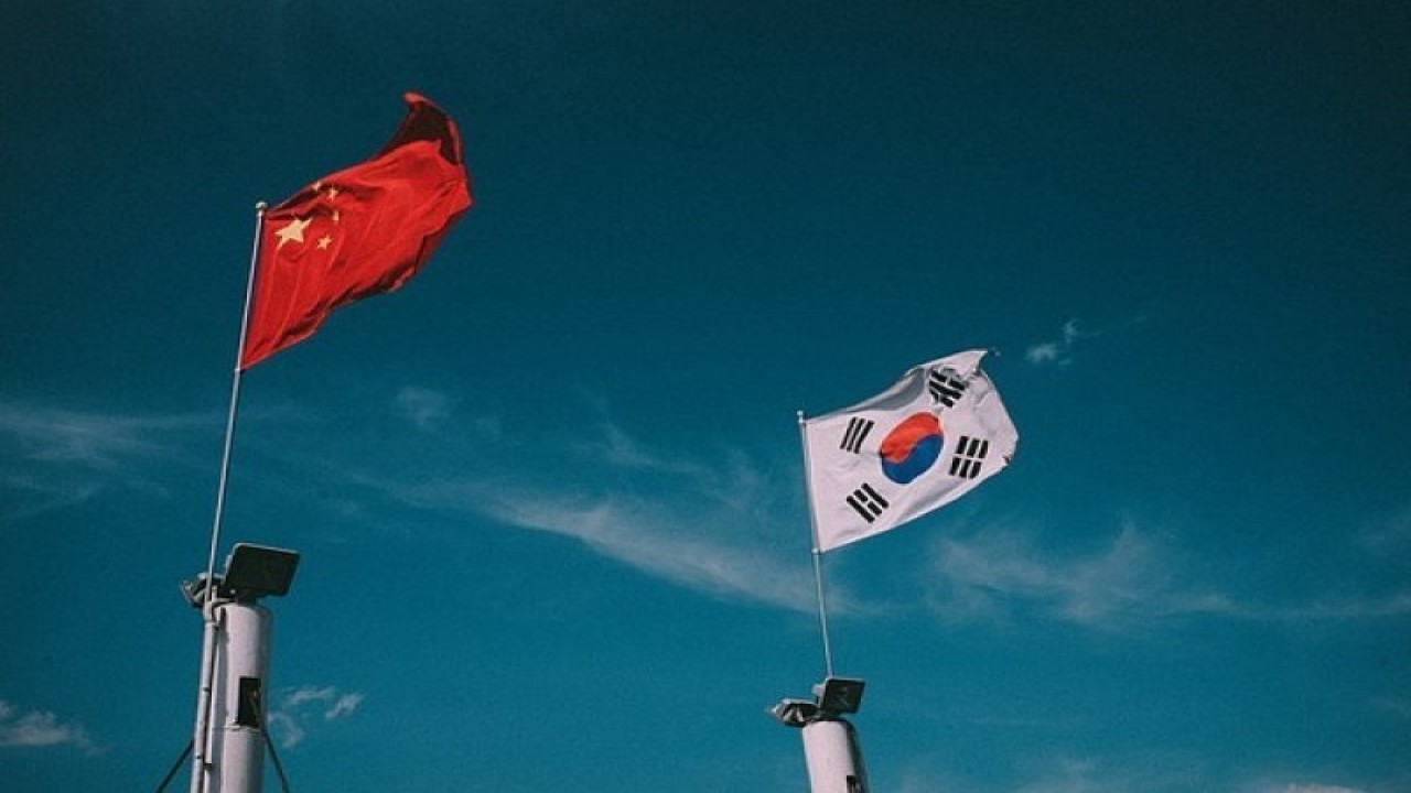Bendera China dan Bendera Korea Selatan. (Maxpixel)