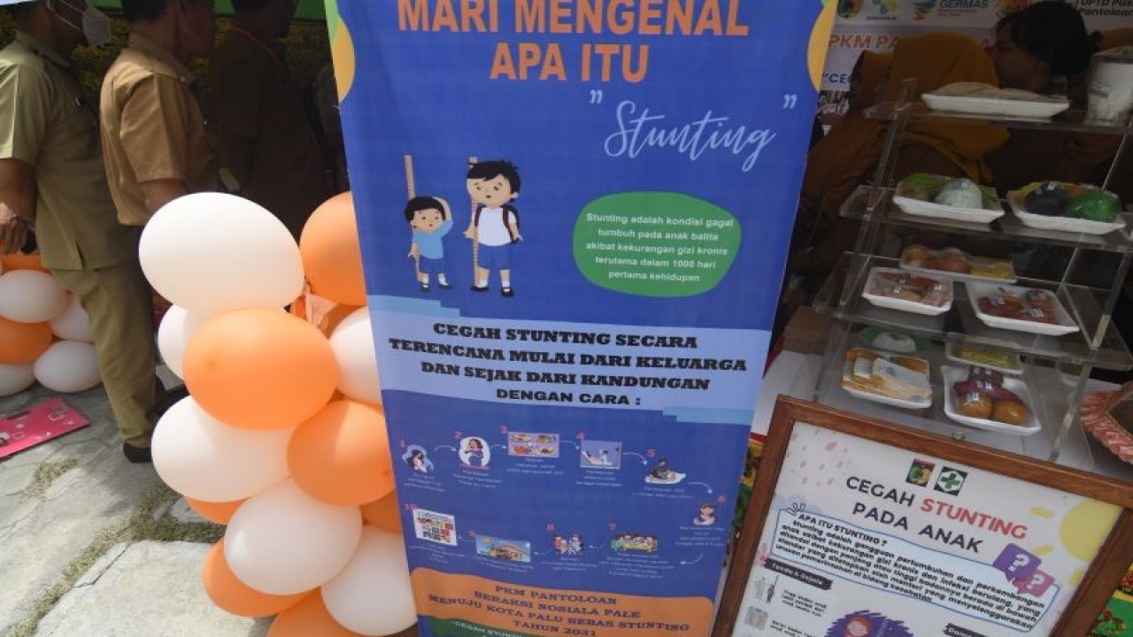 Arsip Foto - Informasi mengenai pencegahan stunting pada anak dipajang dalam pameran edukasi penanganan stunting di Kota Palu, Sulawesi Tengah, Senin (6/3/2023). (ANTARA FOTO/Mohamad Hamzah/hp)