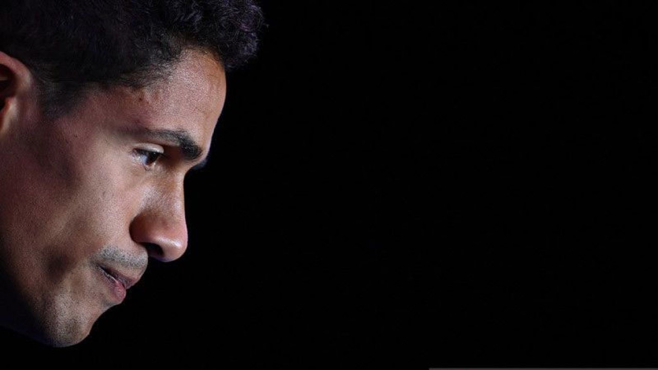 Arsip Foto - Bek timnas Prancis dan Manchester United Raphael Varane kala jumpa pers di Saint-Denis, Paris, Prancis, Rabu (21/9/2022), menjelang pertandingan Nations League antara Prancis dan Austria. ANTARA/AFP/Franck Fife/am.