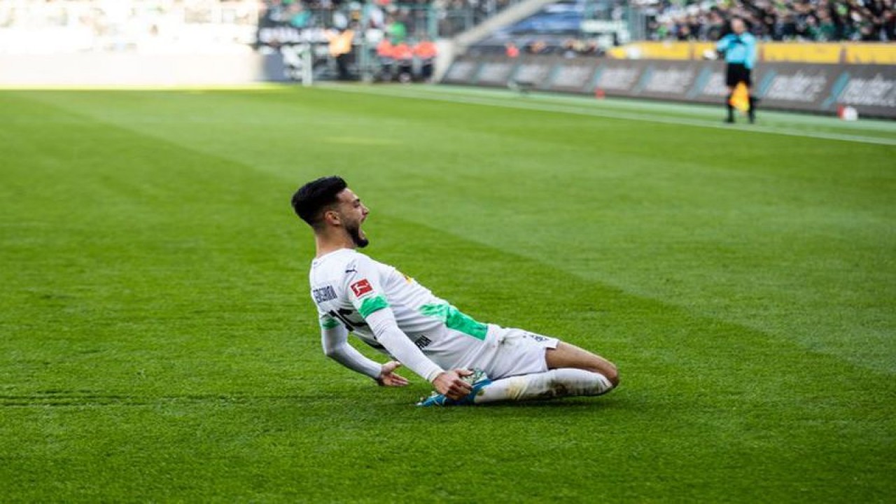 Ilustrasi - Pemain Borussia Moenchengladbach Ramy Bensebaini merayakan gol yang dicetaknya ke gawang Werder Bremen dalam pertandingan Liga Jerman yang berlangsung di Borussia Park, Moenchengladbach, Minggu (10/11/2019). (twitter.com/borussia)