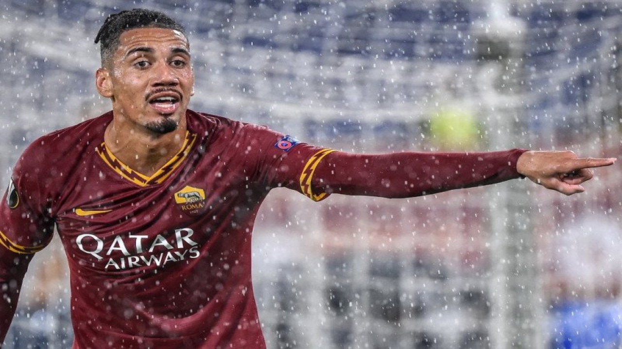 Bek AS Roma asal Inggris Chris Smalling (Photo by Filippo MONTEFORTE / AFP) (AFP/FILIPPO MONTEFORTE)