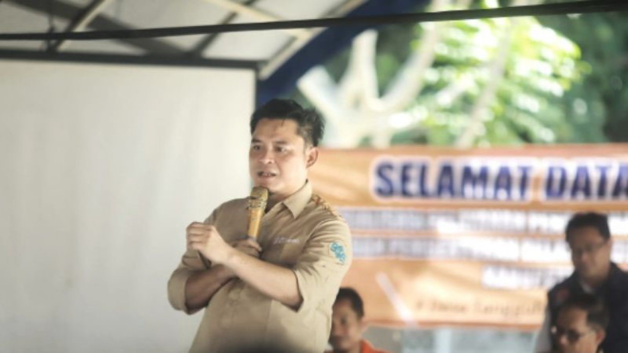 Wakil Bupati Bangka Barat Bong Ming Ming memberikan motivasi kepada para relawan desa tangguh bencana. (ANTARA/ Donatus Dasapurna)