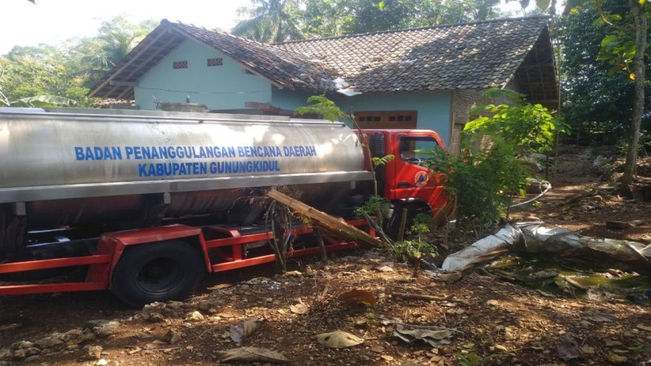 BPBD Kulon Progo siap armada Tanki untuk distribusi air bersih kepada masyarakat. (ANTARA/HO-Dokumen istimewa)