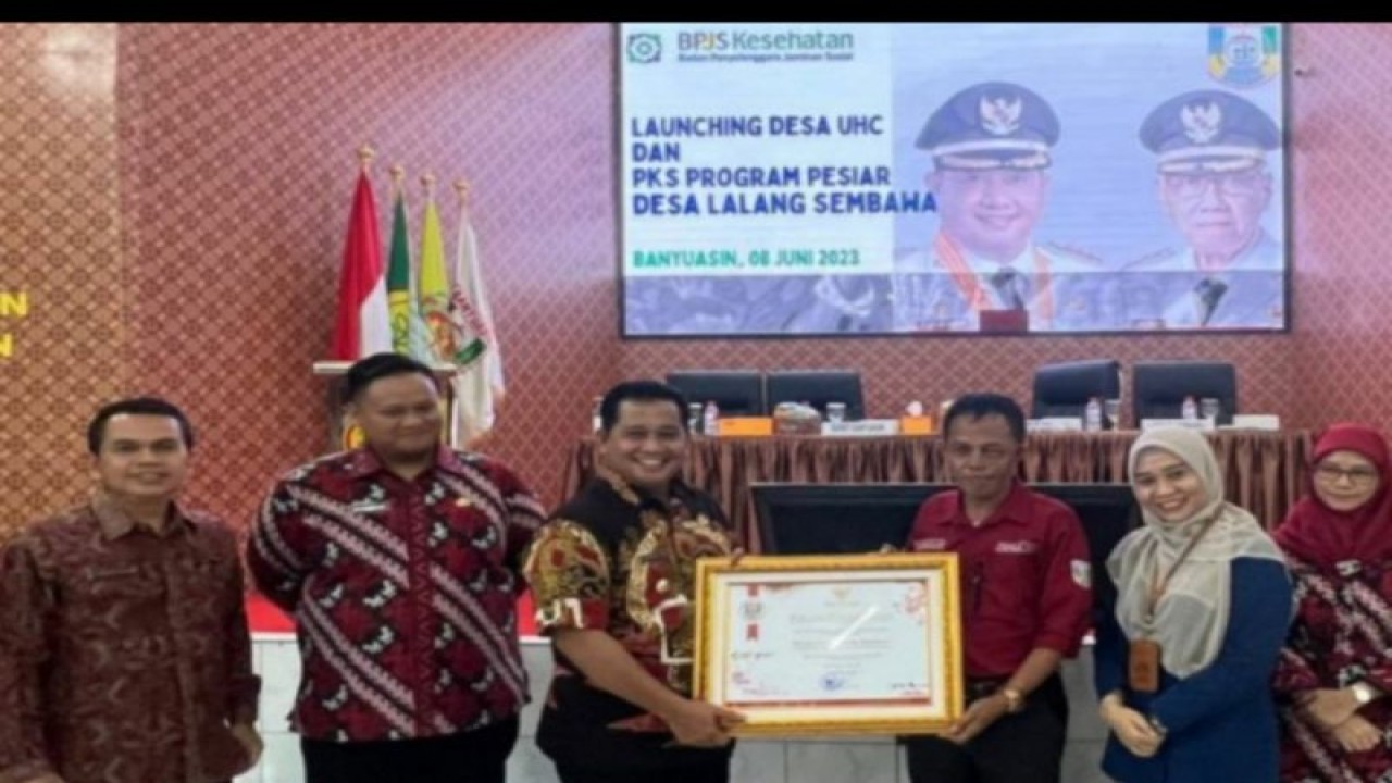 BPJS Kesehatan Palembang dan Pemkab Banyuasin menjalankan program Pesiar memastikan masyarakat memperoleh perlindungan JKN. (ANTARA/HO/Yudi Abdullah/23)