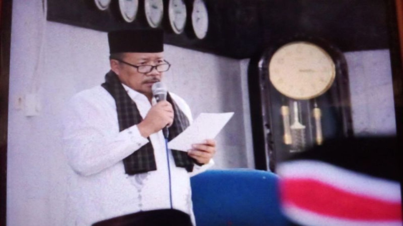 Bupati Agam Andri Warman melepas jemaah calon haji.