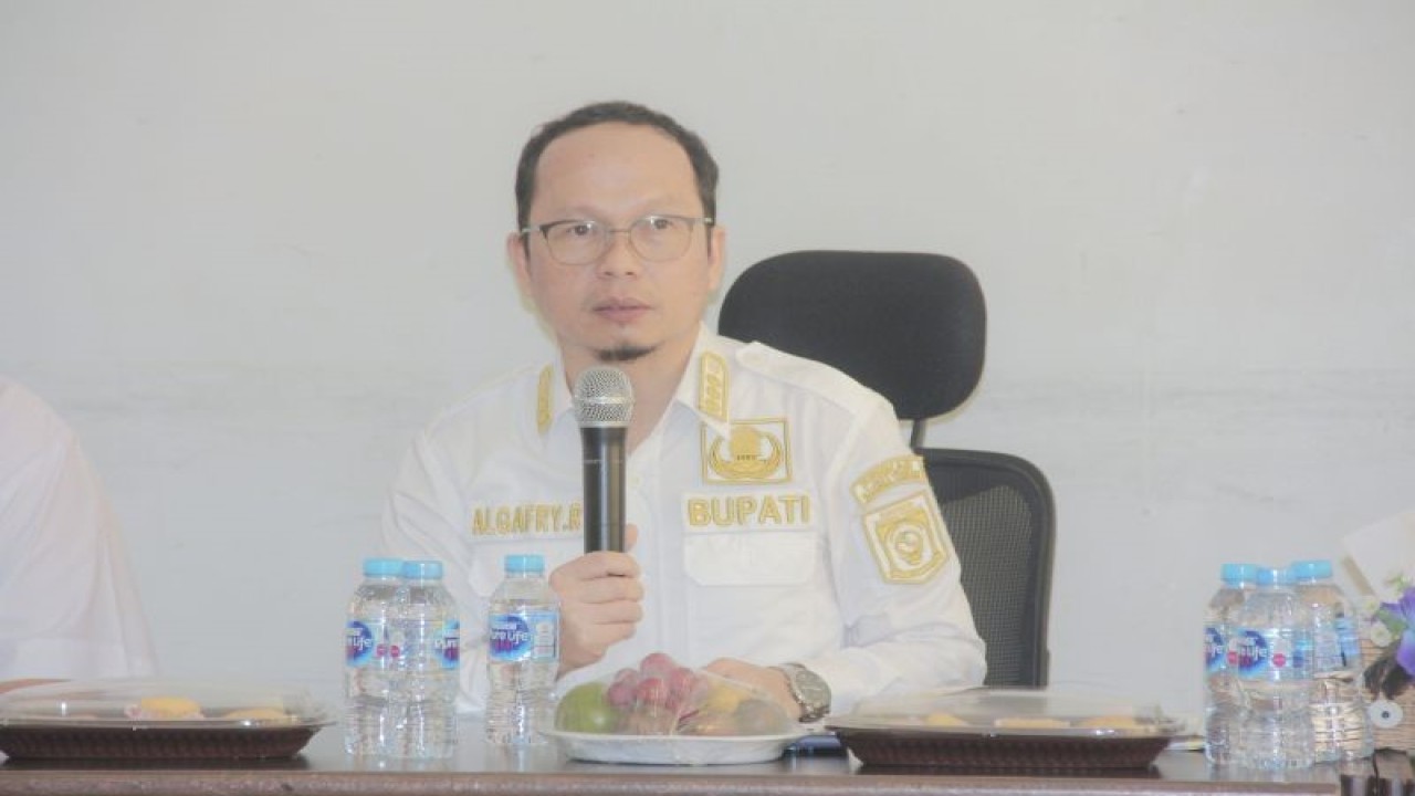 Bupati Bangka Tengah, Provinsi Babel, Algafry Rahman (FOTO ANTARA/Ahmadi)