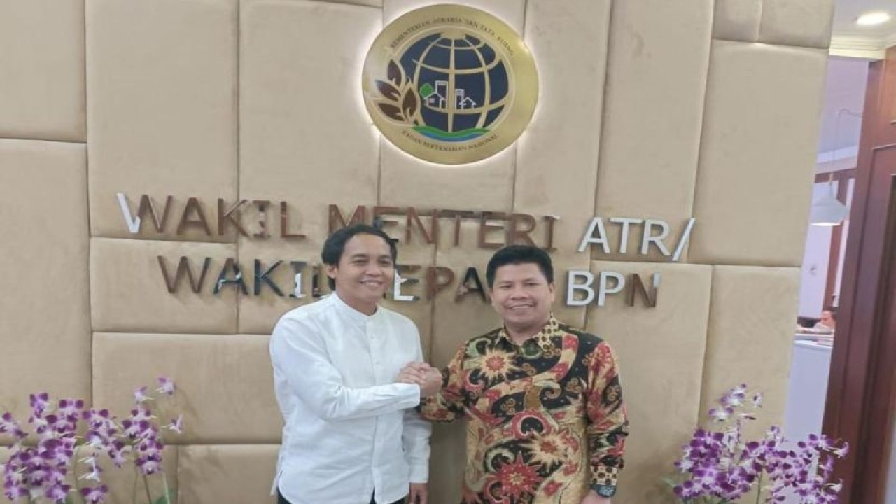 Bupati Sambas saat bersilaturahmi dengan Wamen ATR (ANTARA/HO-Imbran)