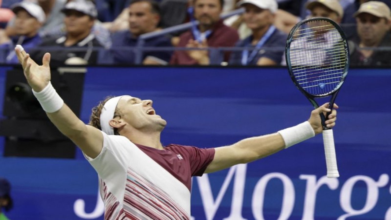 Norway's Casper Ruud celebrates defeating Italy's Matteo Berrettini during their 2022 US Open Tennis tournament men's singles quarter-final match at the USTA Billie Jean King National Tennis Center in New York on September 6, 2022. (Photo by KENA BETANCUR / AFP) (AFP/KENA BETANCUR)