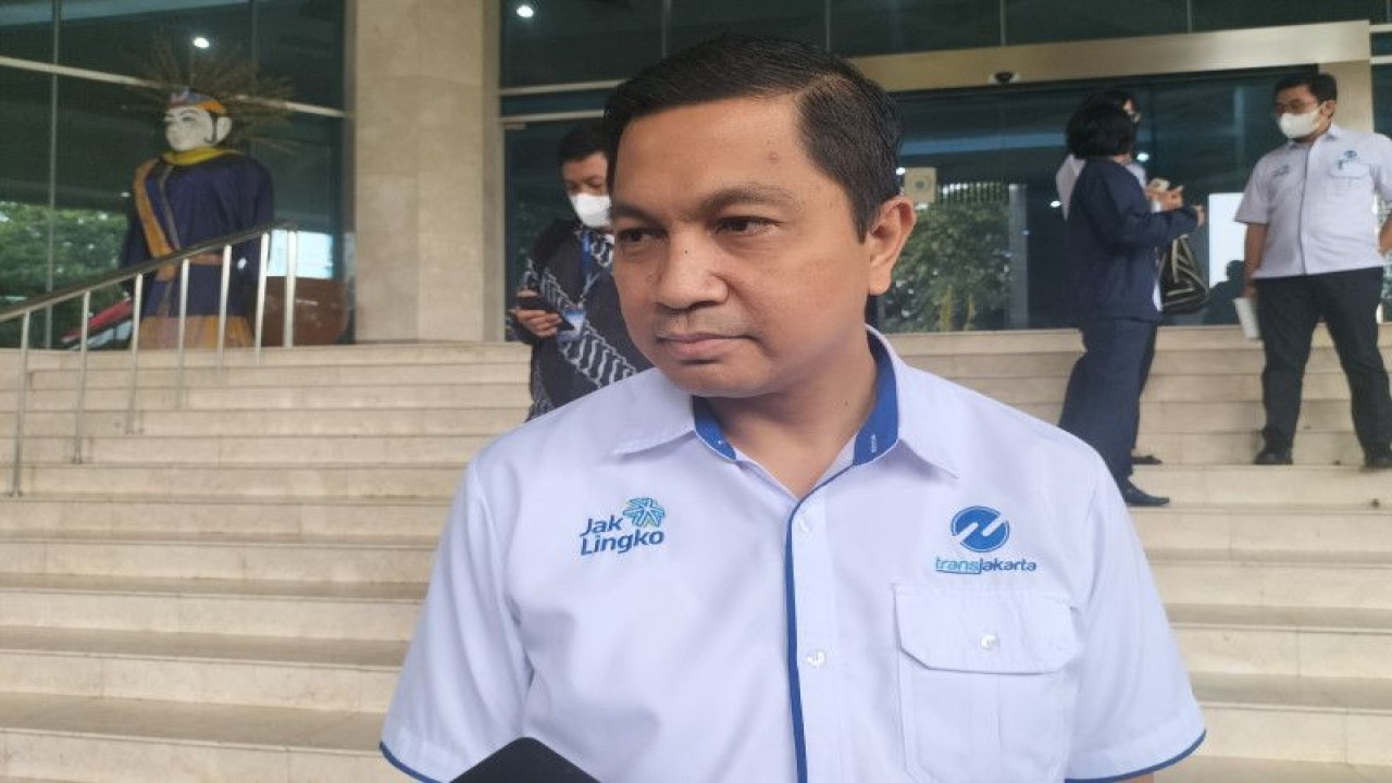Direktur Operasional dan Keselamatan PT TransJakarta, Daud Joseph di gedung DPRD DKI Jakarta, Kamis (8/6/2023). ANTARA / Walda