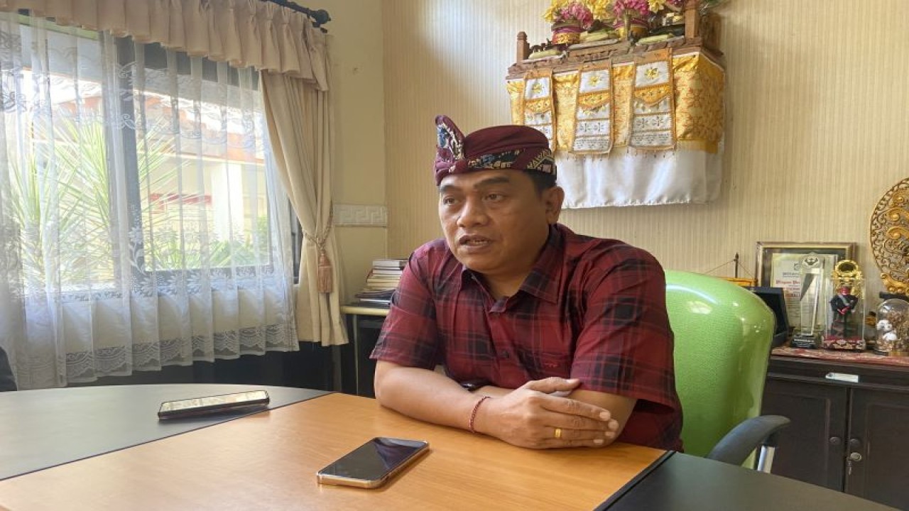 Kepala Dinkes Bali I Nyoman Gede Anom saat diwawancara soal vaksinasi COVID-19 di Denpasar, Kamis (22/6/2023). ANTARA/Ni Putu Putri Muliantari