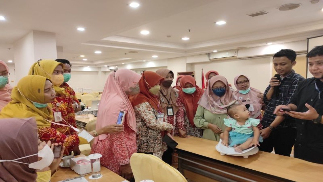Pelatihan penggunaan antropometri untuk deteksi dini kasus stunting atau tengkes di Hotel @Hom Kudus, Jawa Tengah, Rabu (7/6/2023). (ANTARA/Akhmad Nazaruddin Lathif)