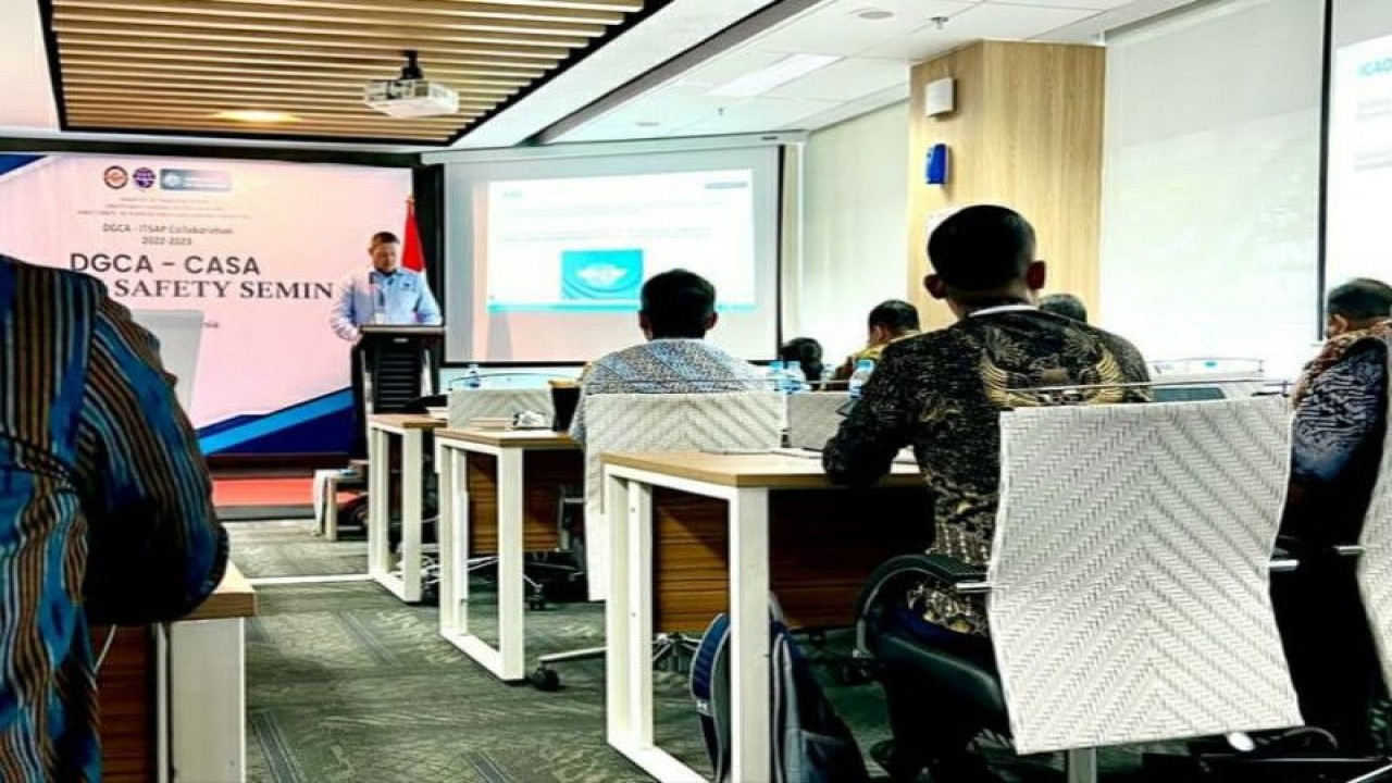 Ditjen Perhubungan Udara melaksanakan seminar bersama CASA Australia untuk meningkatkan keselamatan penerbangan sipil. ANTARA/HO-Ditjen Perhubungan Udara