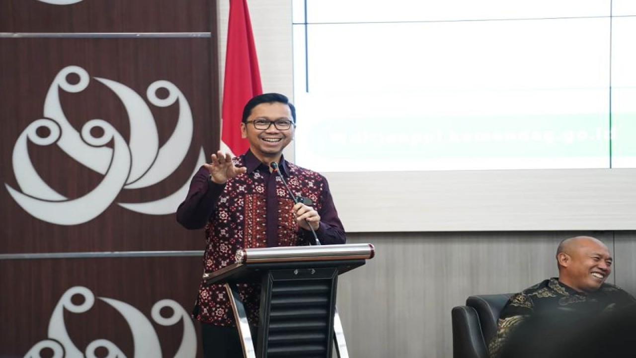 Direktur Jenderal Perundingan Perdagangan Internasional Kementerian Perdagangan Djatmiko Bris Witjaksono, saat berbicara dalam Sosialisasi Hasil Perundingan Perdagangan Internasional Isu Prioritas ASEAN Chairmanship 2023, di Universitas Brawijaya, Kota Malang, Jawa Timur, Kamis (22/6/2023). ANTARA/HO-Humas Kementerian Perdagangan