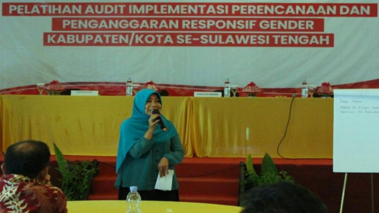 Kepala Bidang Kualitas Hidup perempuan dan Kualitas keluarga DP3A Sulteng Irmawati Sahi dalam pelatihan audit implementasi perencanaan dan penggaran yang responsif gender di Palu, 7-8 Juni 2023. (ANTARA/HO-DP3A Sulteng)