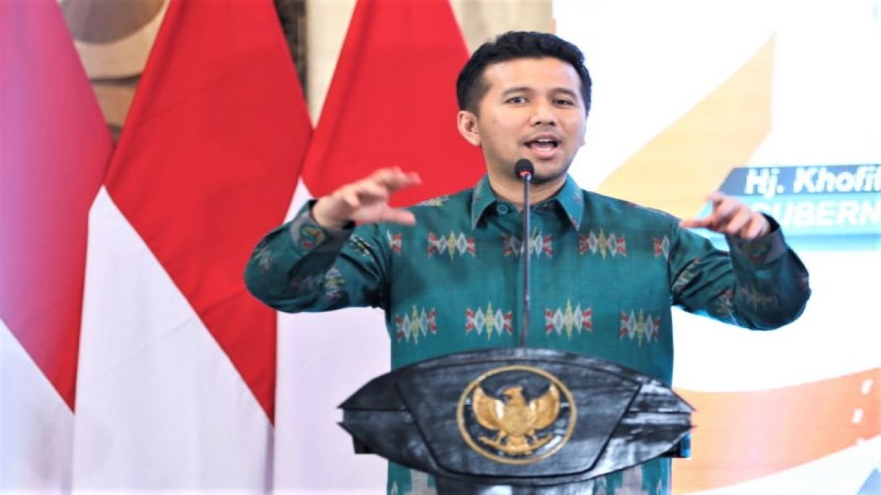 Wakil Gubernur Jawa Timur Emil Elestianto Dardak memberikan sambutan saat membuka Rapat Kerja Asosiasi Pemerintah Kabupaten Seluruh Indonesia (APKASI) Koordinator Wilayah Jawa Timur Tahun 2023, di Surabaya, Kamis (22/6/2023). (ANTARA/HO-Biro Adpim Jatim)