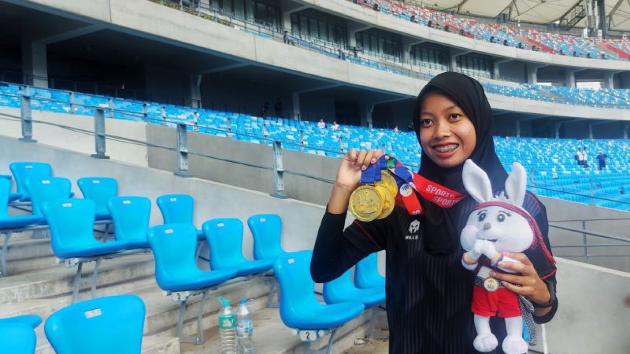 Atlet para-atletik Karisma Evi Tiarani berfoto di Stadion Nasional Morodok Techko, Rabu (7/6/2023) (ANTARA/Aditya Ramadhan)