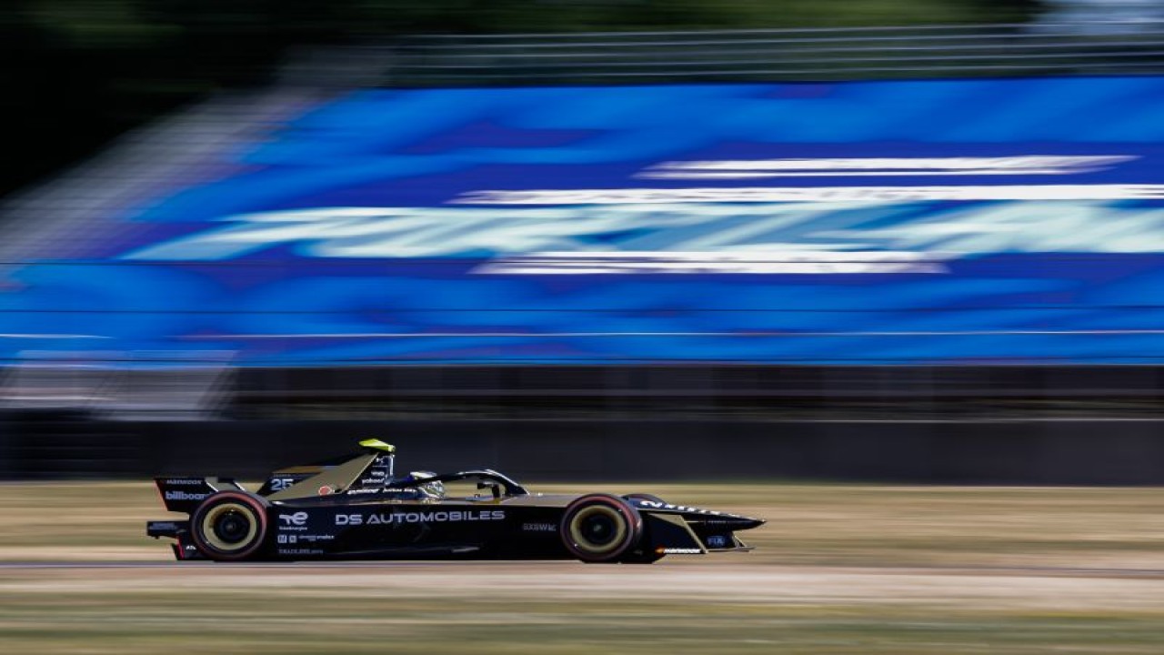 Jean-Eric Vergne (DS PENSKE) melaju pada Formula E Portland yang berlangsung di Sirkuit Internasional Portland, Amerika Serikat, yang berlangsung pada 22 hingga 24 Juni 2023. (ANTARA/HO/DS PENSKE/Le Floc'h / DPPI)