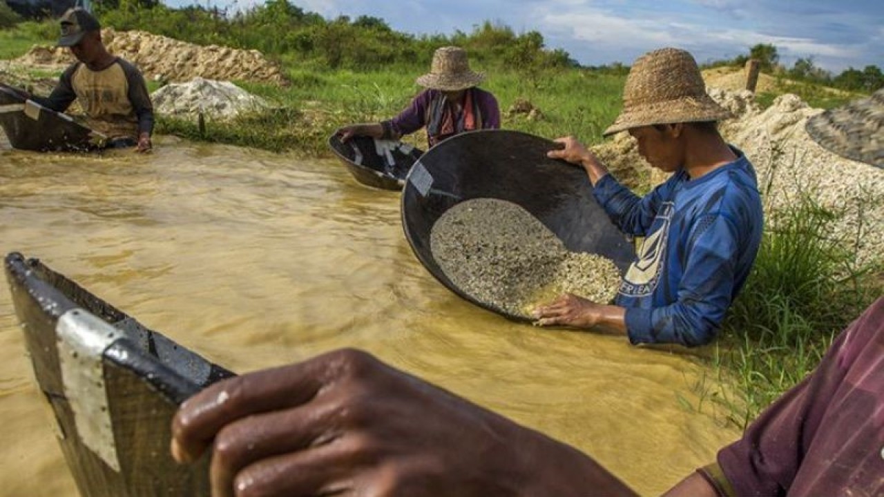 Situs Pendulangan Tradisional Cempaka Desa Pumpung Kota Banjarbaru, Kalsel. Di situs ini pernah ditemukan intan atau permata seberat 166 kerat atau sebesar telur merpati pada tahun 1946. Pendulangan tersebut masih beraktivitas sampai saat ini. ANTARA/Bayu Pratama