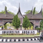 Gerbang masuk Universitas Andalas (Unand) Sumatera Barat (Sumbar). ANTARA/Muhammad Zulfikar.-1686219183