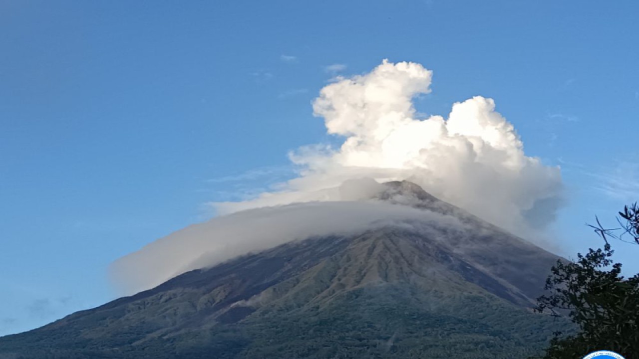 Ilustrasi - Aktivitas Gunung Api Karangetang, di Kabupaten Kepulauan Sitaro, Sulawesi Utara, yang terekam setiap enam jam menunjukkan kecenderungan penurunan. ANTARA/HO-PVMBG