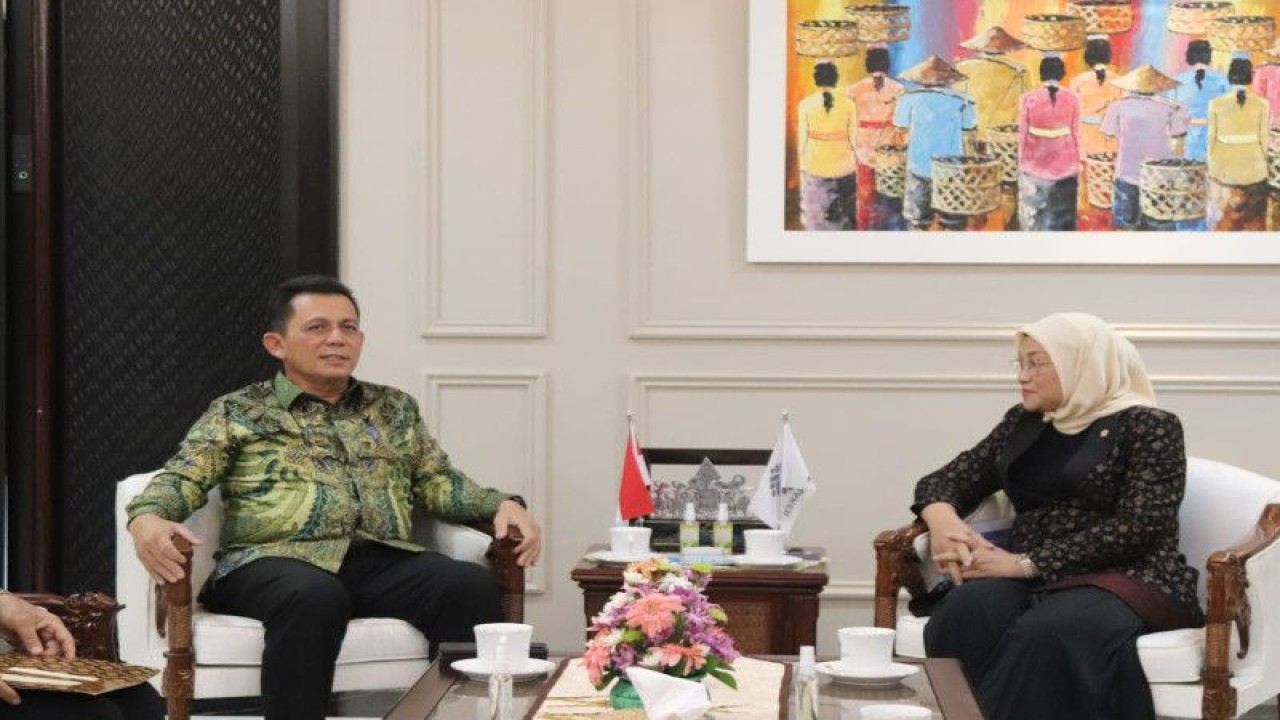 Gubernur Kepri Ansar Ahmad menemui Menaker Ida Fauziah, di Kompleks Kementerian Ketenagakerjaan, Jakarta, Kamis (22/6/2023). (ANTARA-HO/Diskominfo Pemprov Kepri)