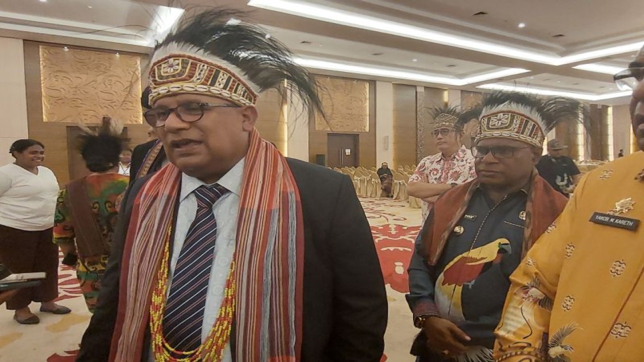 Penjabat Gubernur Papua Barat Daya Muhammad Musa'ad. (ANTARA/Yuvensius Lasa Banafanu)