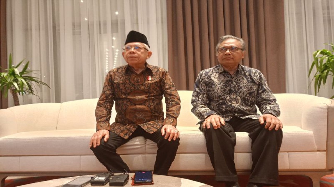Wakil Presiden Ma'ruf Amin memberikan keterangan usai menghadiri jamuan makan malam dengan Gubernur Samarkand di Samarkand, Uzbekistan, Kamis (15/6/2023). ANTARA/Rangga Pandu Asmara Jingga