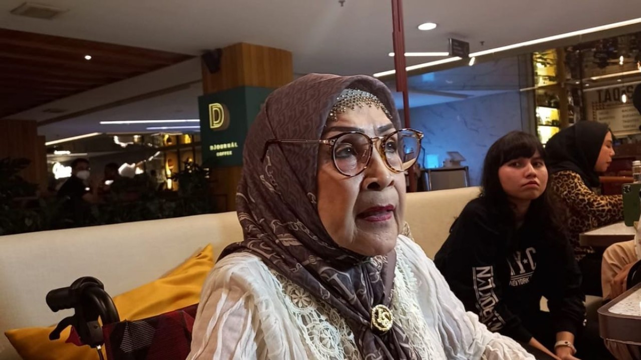 Ibunda Ferry Irawan, Hariati/ist 