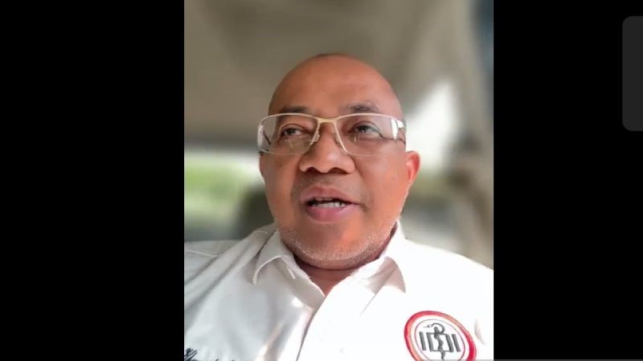 Tangkapan layar Ketua Umum Ikatan Dokter Indonesia (IDI) Moh. Adib Khumaidi dalam konferensi pers yang diikuti secara daring di Jakarta, Kamis. (22/6/20233). (ANTARA/Sean Filo Muhamad)