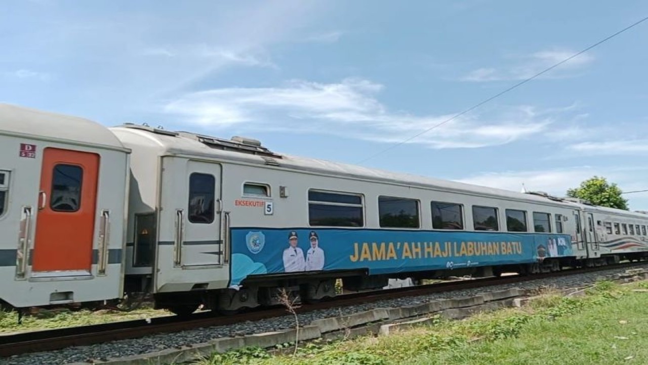Ilustrasi kereta api di wilayah kerja PT KAI Divisi Regional I Sumatera Utara. (ANTARA/HO-PT KAI Divisi Regional I Sumatera Utara)