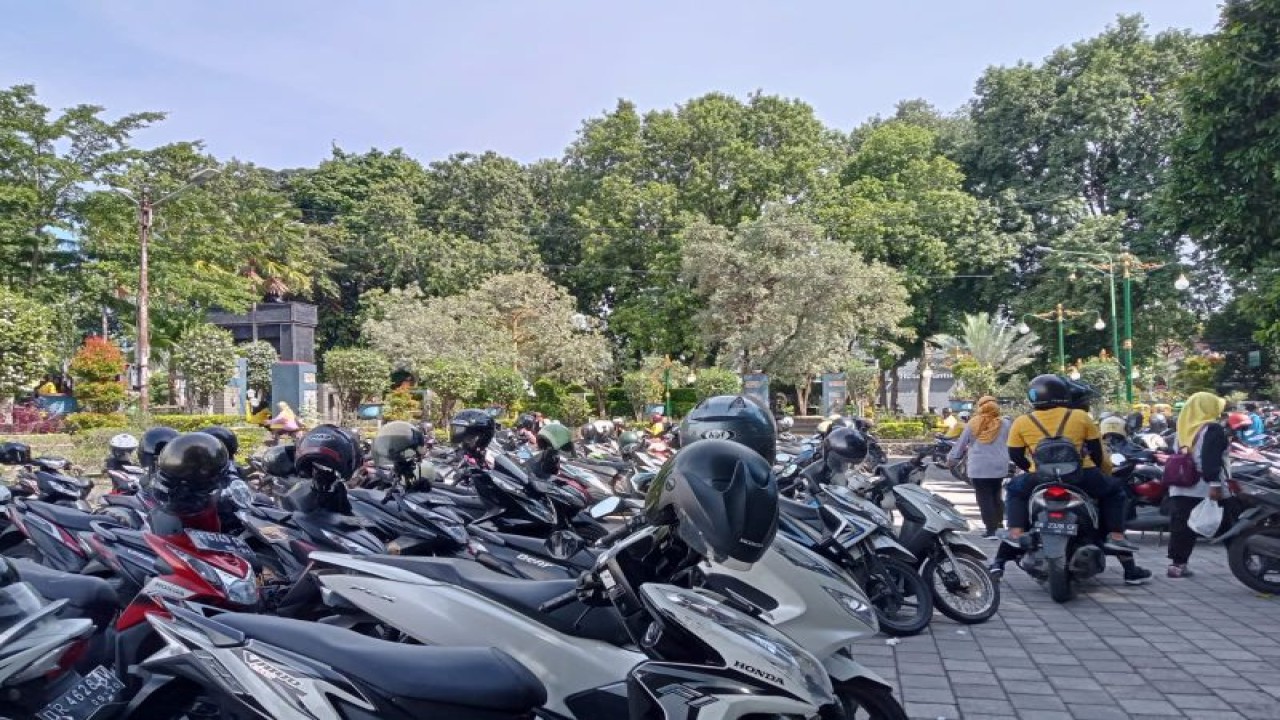 Ilustrasi: salah satu titik parkir di Kota Mataram, Provinsi Nusa Tenggara Barat. (ANTARA/Nirkomala)