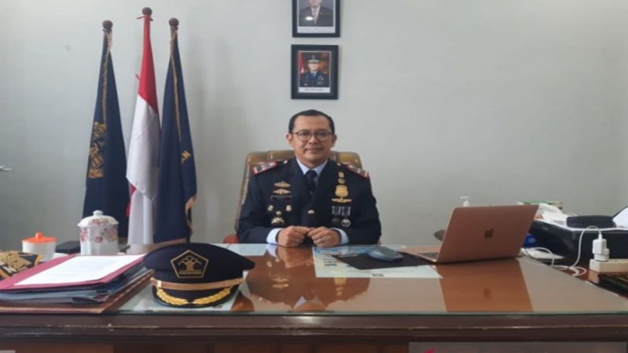 Kepala Kantor Imigrasi Kelas II TPI Batulicin Kabupaten Tanah Bumbu Provinsi Kalimantan Selatan I Gusti Bagus M Ibrahim (ANTARA/Sujud)