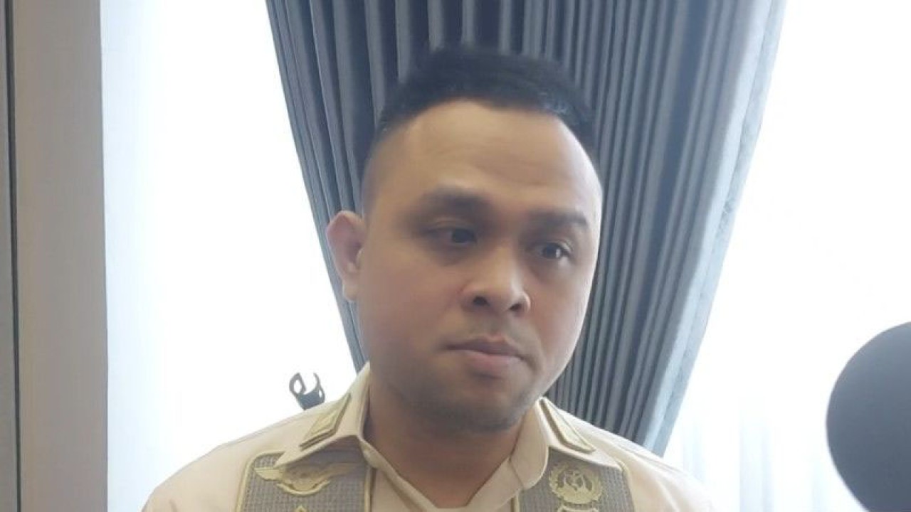 Kepala Subseksi Pemeriksaan Keimigrasian Kantor Imigrasi Kelas I TPI Jakarta Utara Kharisma Rukmana saat ditemui di acara penyerahan awak kapal Sri Lanka kepada perwakilan Kedutaan Besar Sri Lanka di Pelabuhan Perikanan Samudra Nizam Zachman Muara Baru, Penjaringan, Jakarta Utara, Jumat (30/6/2023). ANTARA/Abdu Faisal