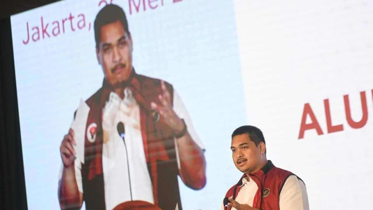 Arsip - Menpora Dito Ariotedjo memberikan sambutan pada Konferensi Alumni Luar Negeri di Jakarta, Kamis (25/5/2023). Kegiatan "alumni connect" yang digelar oleh Perhimpunan Pelajar Indonesia Dunia (PPI Dunia) itu sebagai ajang silaturahmi dan membangun jaringan bagi para alumni PPI Dunia. ANTARA FOTO/Hafidz Mubarak A/nym.