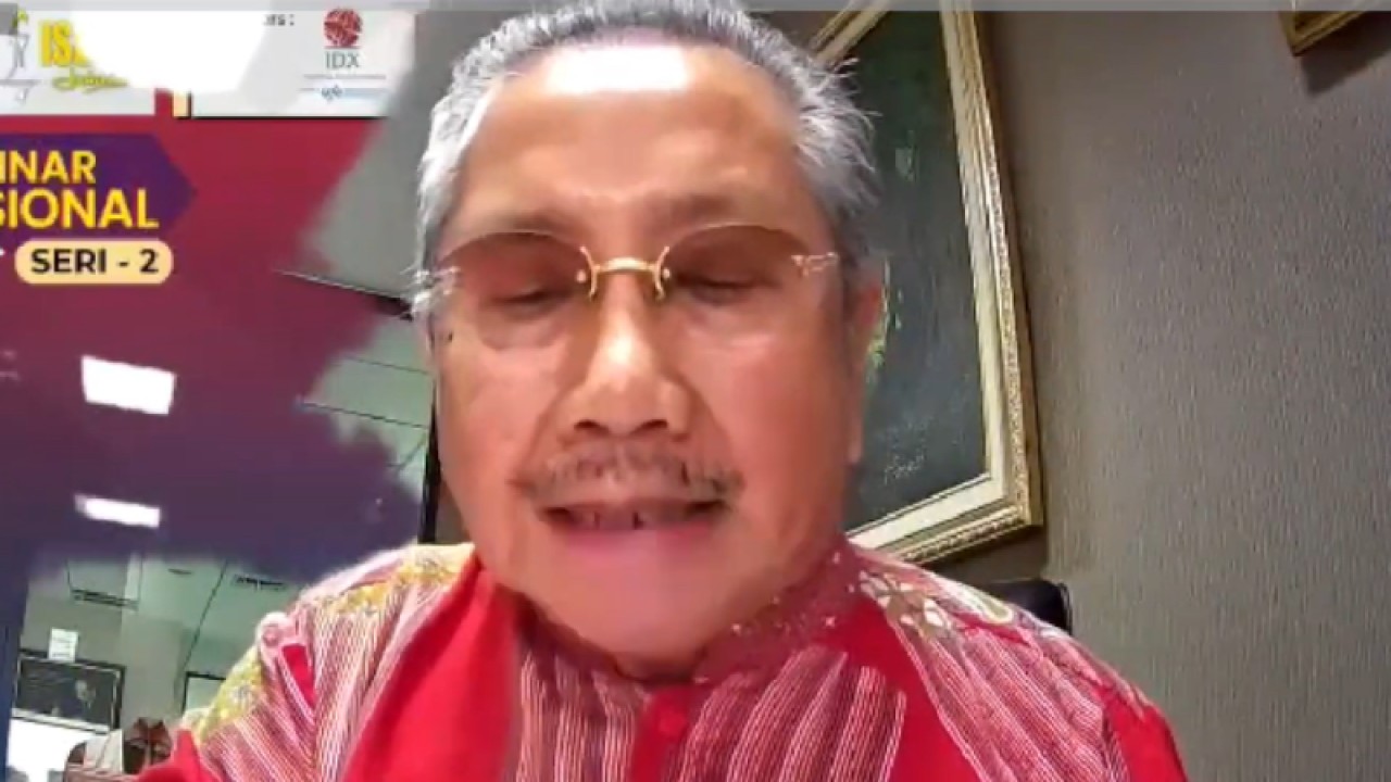 Sekretaris Umum Ikatan Sarjana Ekonomi Indonesia  (ISEI) Jakarta Yan Partawidjaja dalam Webinar Nasional Seri-2 bertajuk "Perlindungan Konsumen terhadap Kejahatan Keuangan Digital" di Jakarta, Senin (12/6/2023). ANTARA/Agatha Olivia Victoria