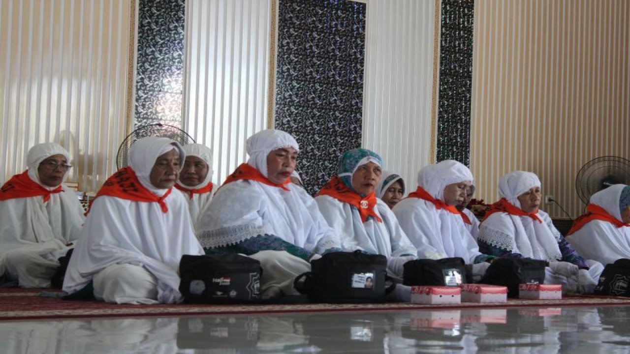 Jamaah calon haji dari Kabupaten Banggai Kepulauan, Sulawesi Tengah. (ANTARA/HO-Dinas Kominfo Bangkep)