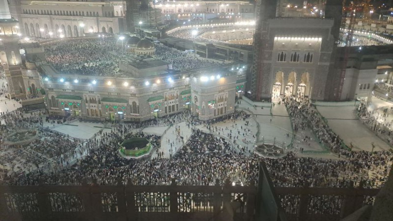 Jamaah haji berada di Masjidil Haram, Mekkah. (ANTARA/Wahyu Putro) (ANTARA/Wahyu Putro)