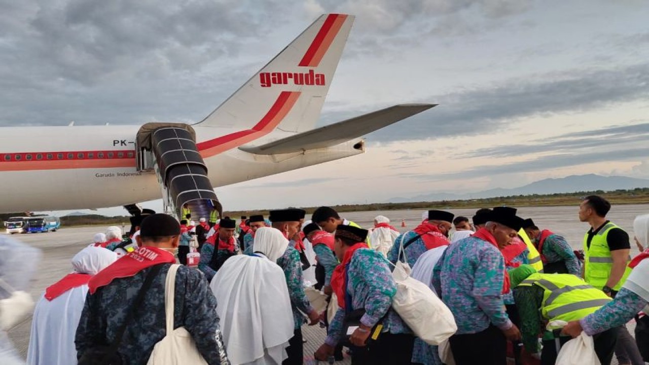 JCH asal NTB saat berangkat melalui Embarkasi Bandara Lombok, Nusa Tenggara Barat, Rabu (7/6/2023/ (ANTARA/Humas Bandara Lombok)