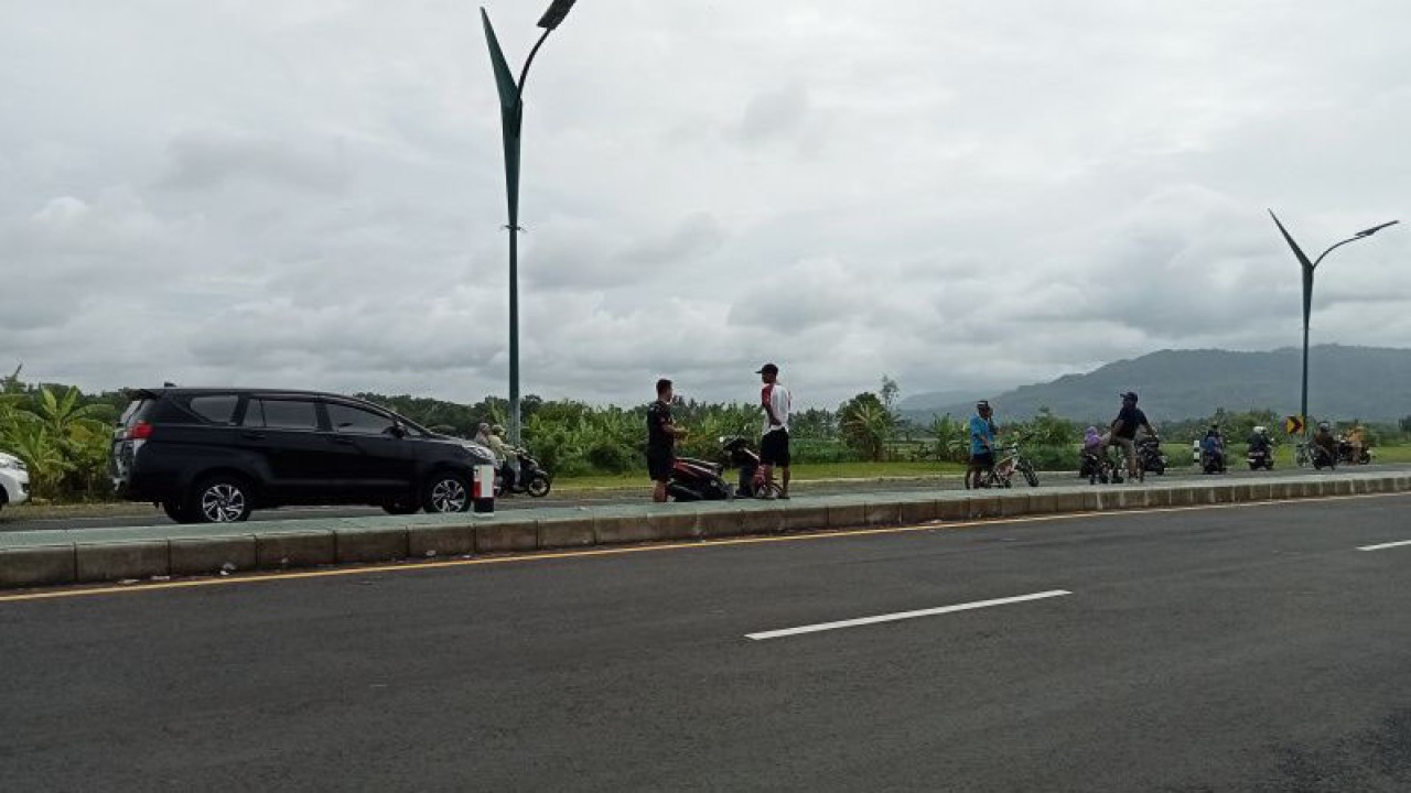 Jalur jalan lintas selatan (JJLS) yang terbangun di wilayah Kabupaten Bantul, Daerah Istimewa Yogyakarta. ANTARA/Hery Sidik