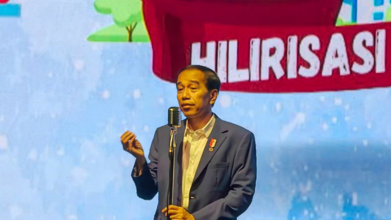 Presiden Joko Widodo saat menyampaikan arahan dalam peluncuran rancangan akhir RPJPN 2025—2045 oleh Kementerian PPN/Bappenas di Jakarta, Kamis (15/6/2023). ANTARA/Gilang Galiartha