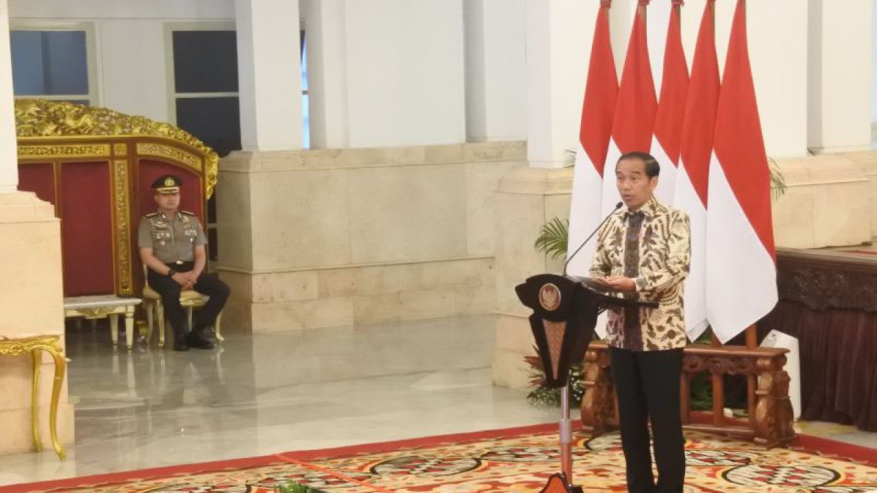 Presiden Joko Widodo (Jokowi) memberikan sambutan saat penyerahan Laporan Hasil Pemeriksaan (LHP) atas LKPP Tahun 2022 di Istana Negara, Jakarta, Senin (26/6/2023). ANTARA/Indra Arief Pribadi